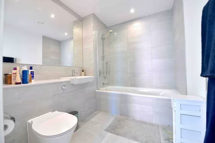 Flat Smeed Road in Greater London
