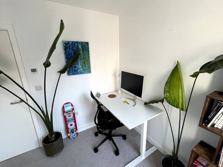 Flat Smeed Road in Greater London