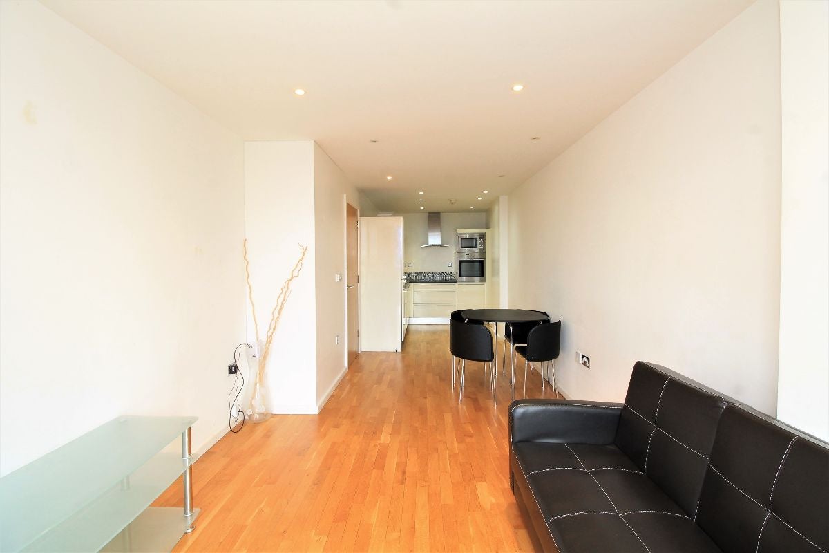 Flat Millharbour in Greater London