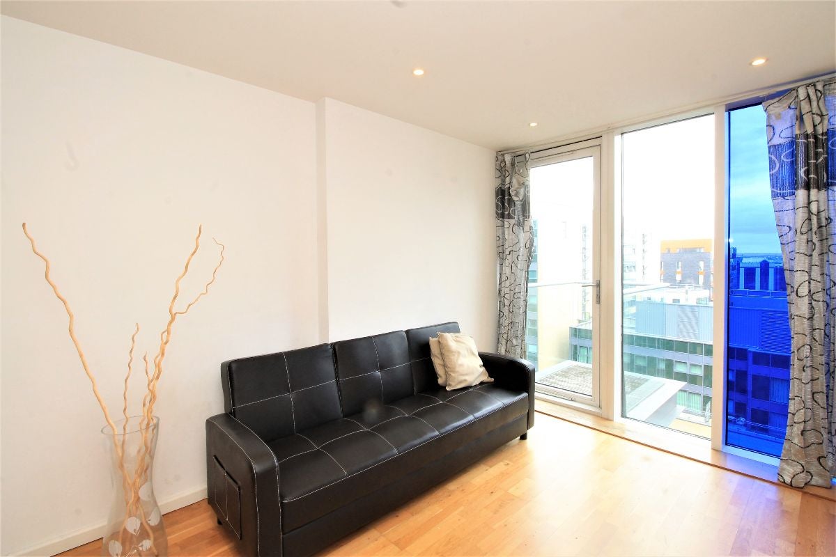 Flat Millharbour in Greater London