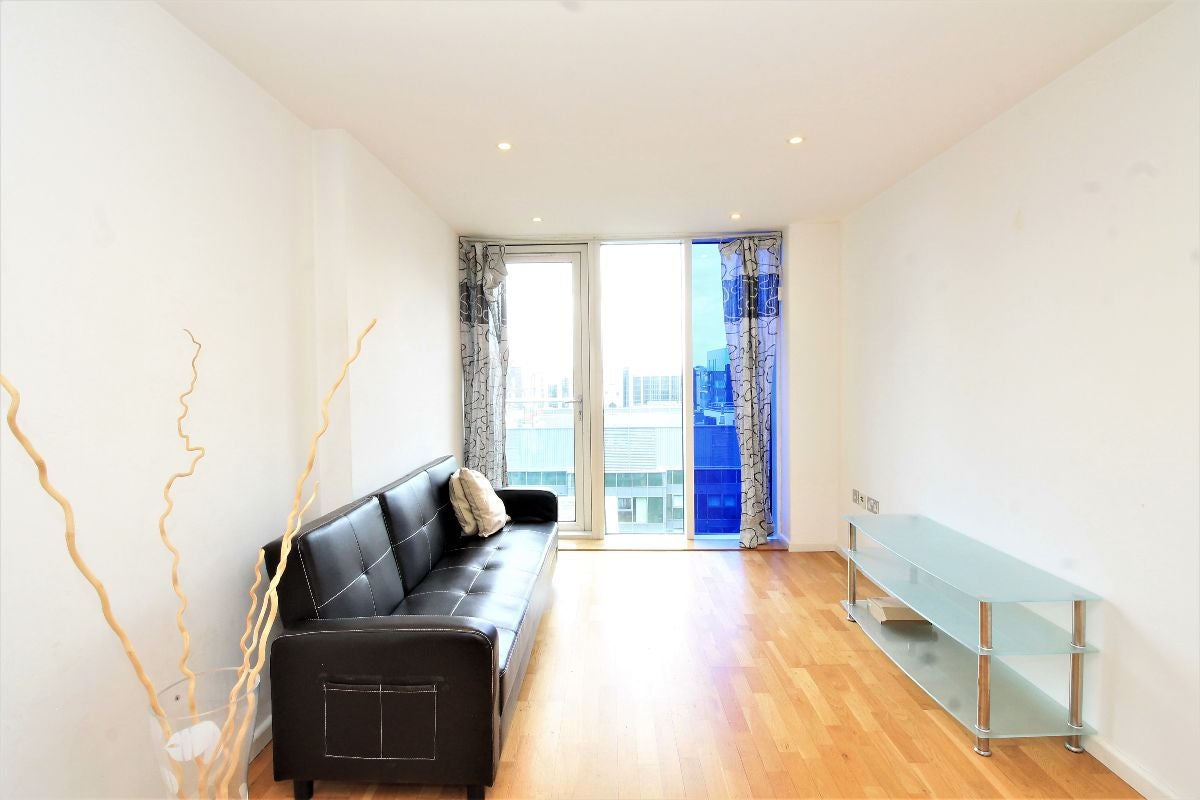 Flat Millharbour in Greater London