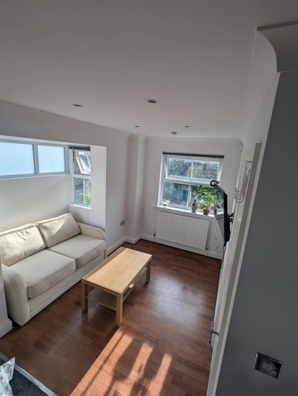 Room Pitman Lane in Cardiff