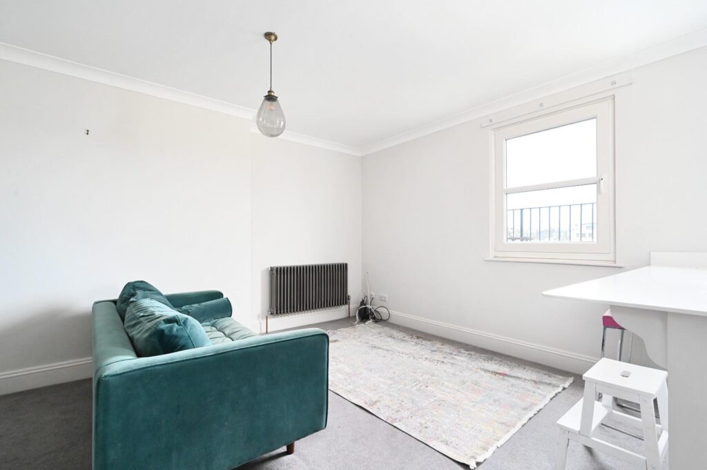 Flat Adelaide Crescent in Hove
