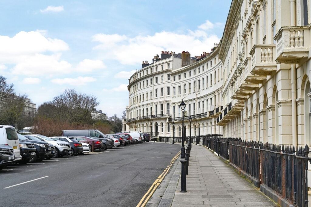 Flat Adelaide Crescent in Hove