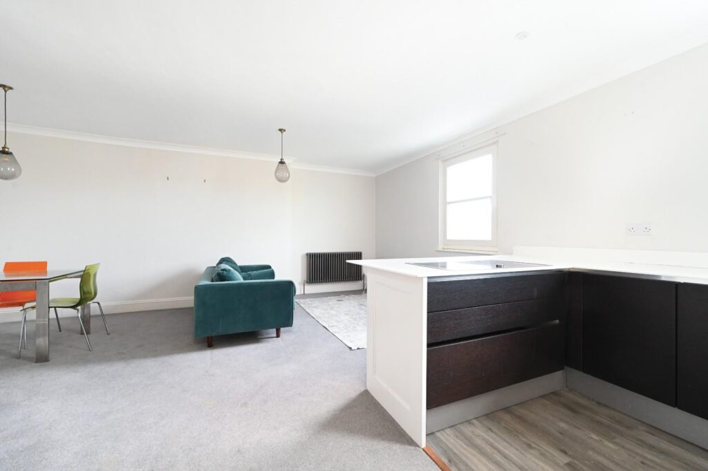 Flat Adelaide Crescent in Hove