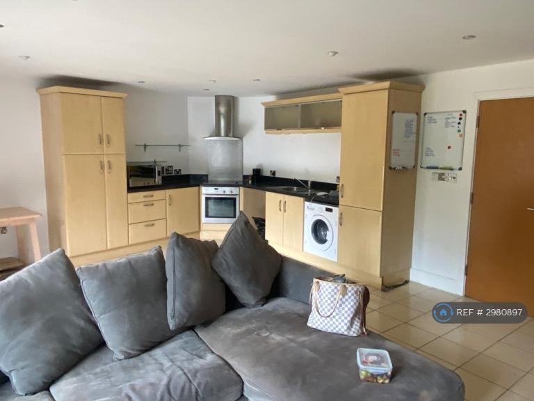 Flat Gloucester Road in Cheltenham