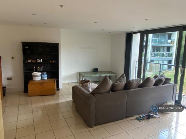 Flat Gloucester Road in Cheltenham