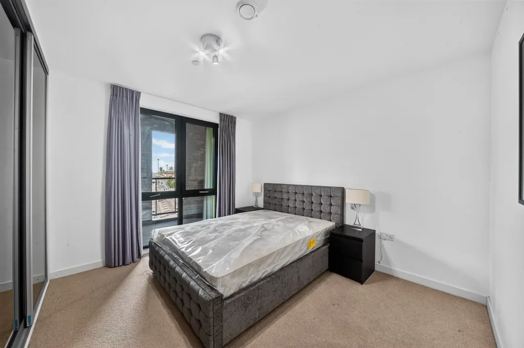 Flat Williamsburg Plaza in Greater London