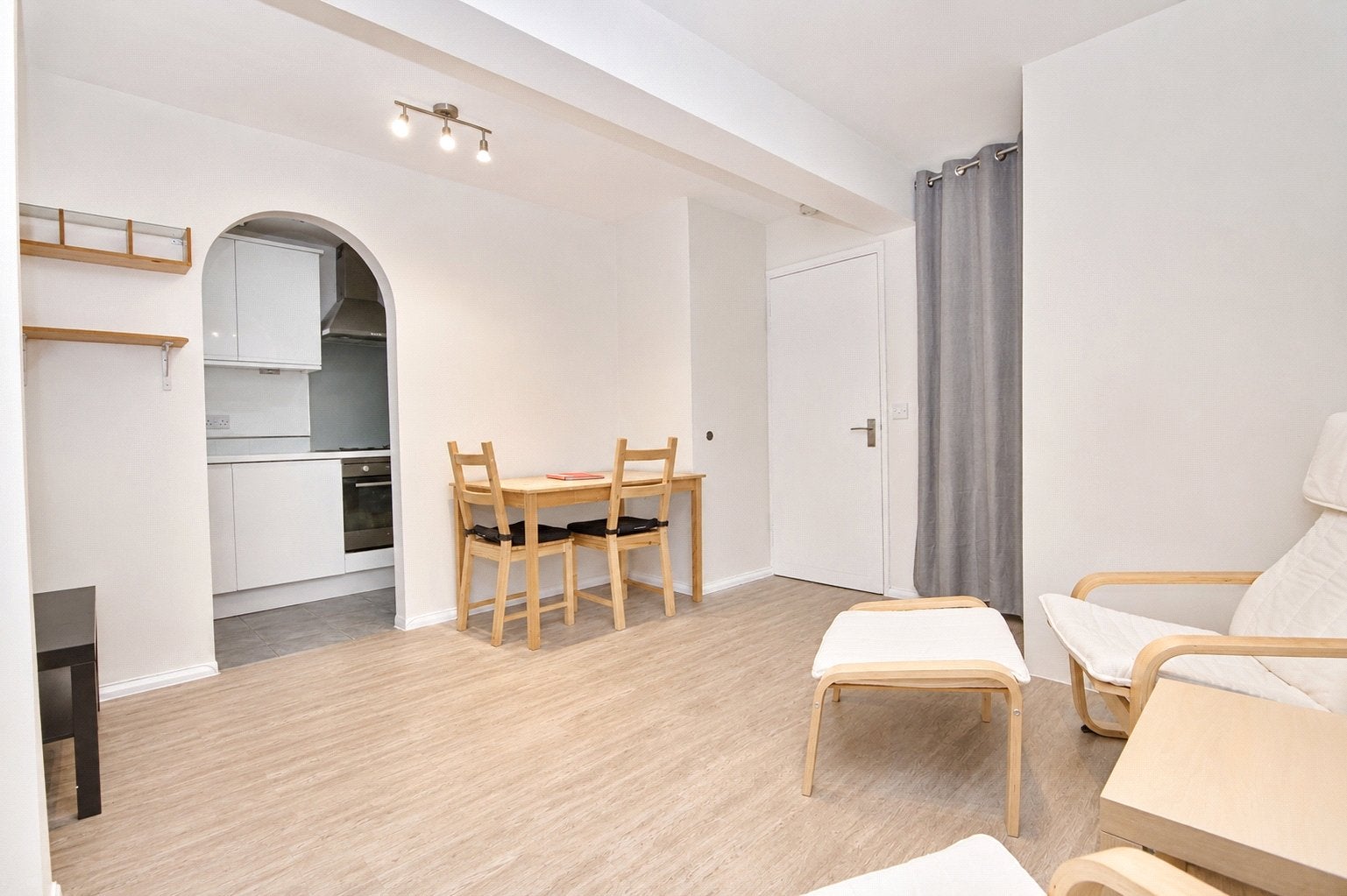 Room Mount Hermon Road in Woking