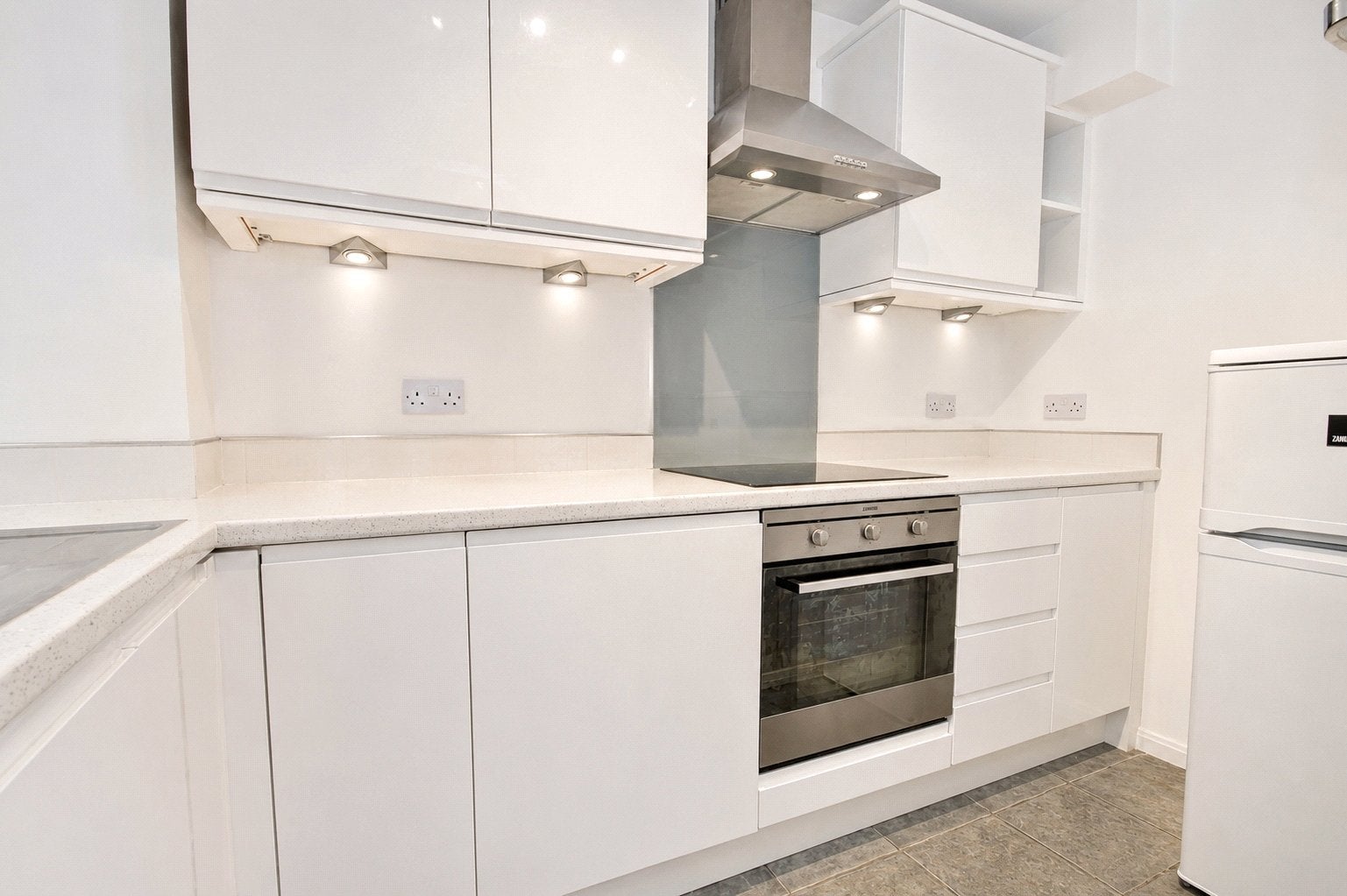 Room Mount Hermon Road in Woking