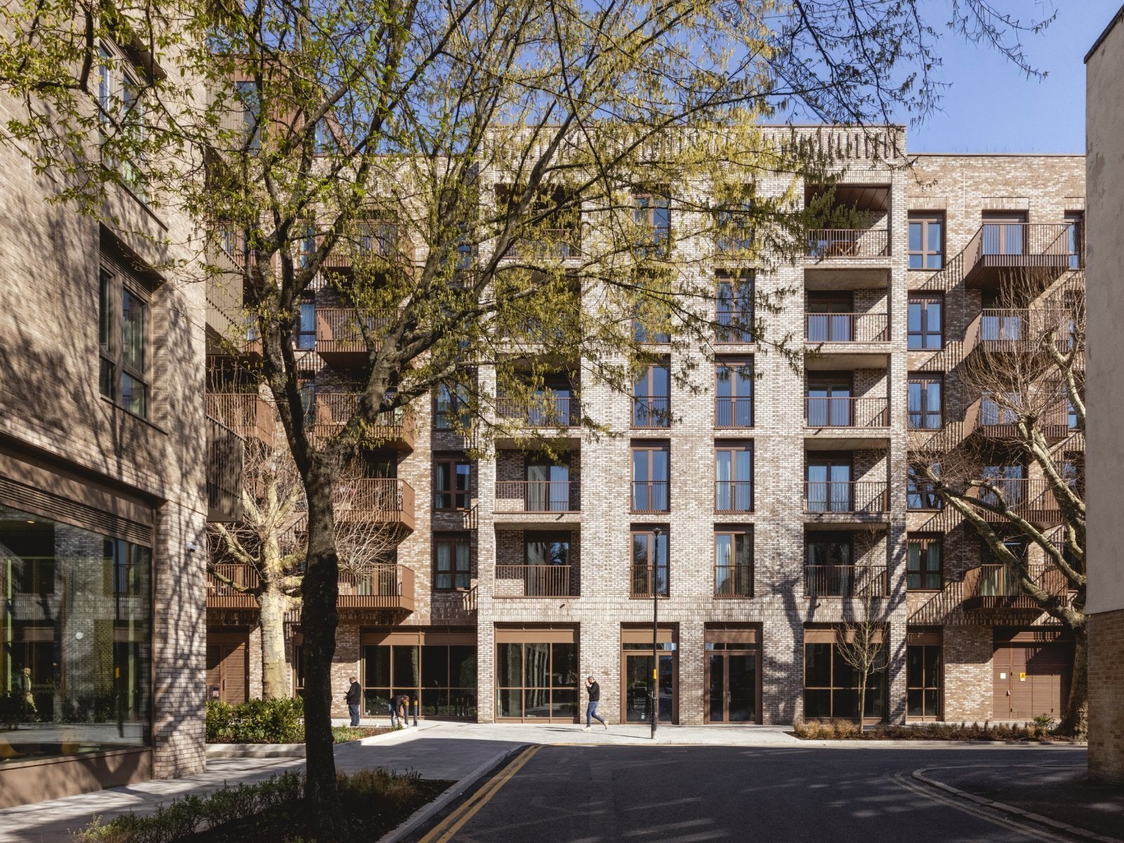 Flat Drummond Road in Greater London