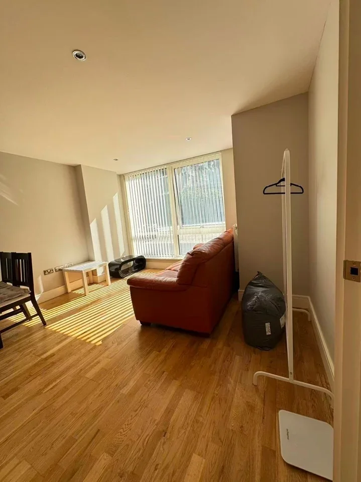 Flat Dowells Street in Greater London