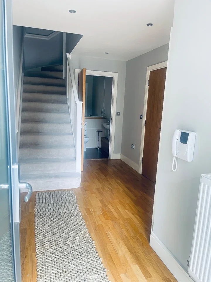 Flat Dowells Street in Greater London