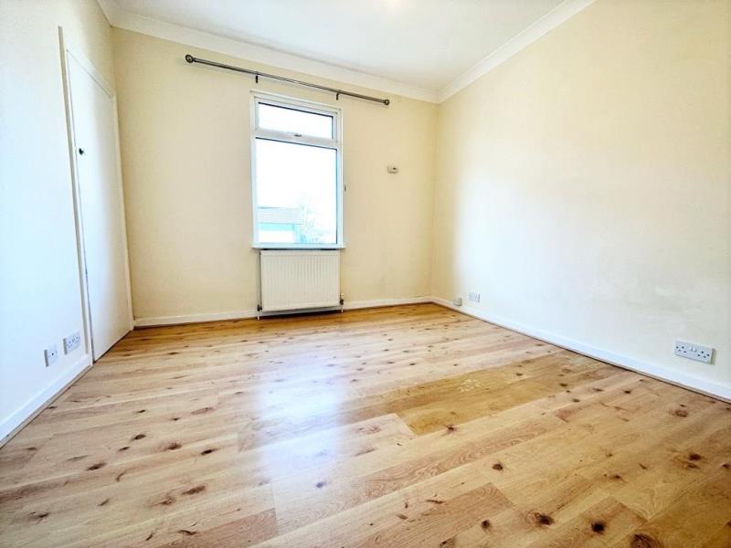 Flat Eastworth Road in Borough of Runnymede