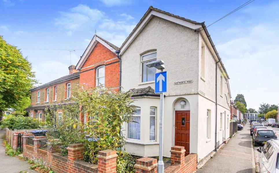 Flat Eastworth Road in Borough of Runnymede
