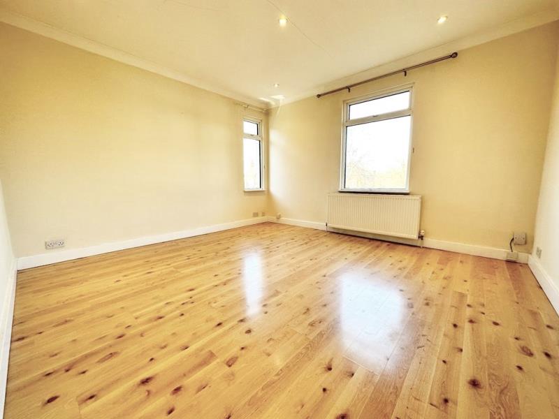 Flat Eastworth Road in Borough of Runnymede