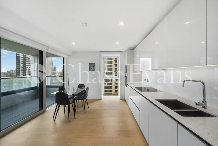 Flat Deacon Street in Greater London