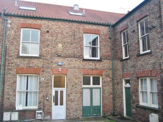 Flat Middle Street North in Driffield