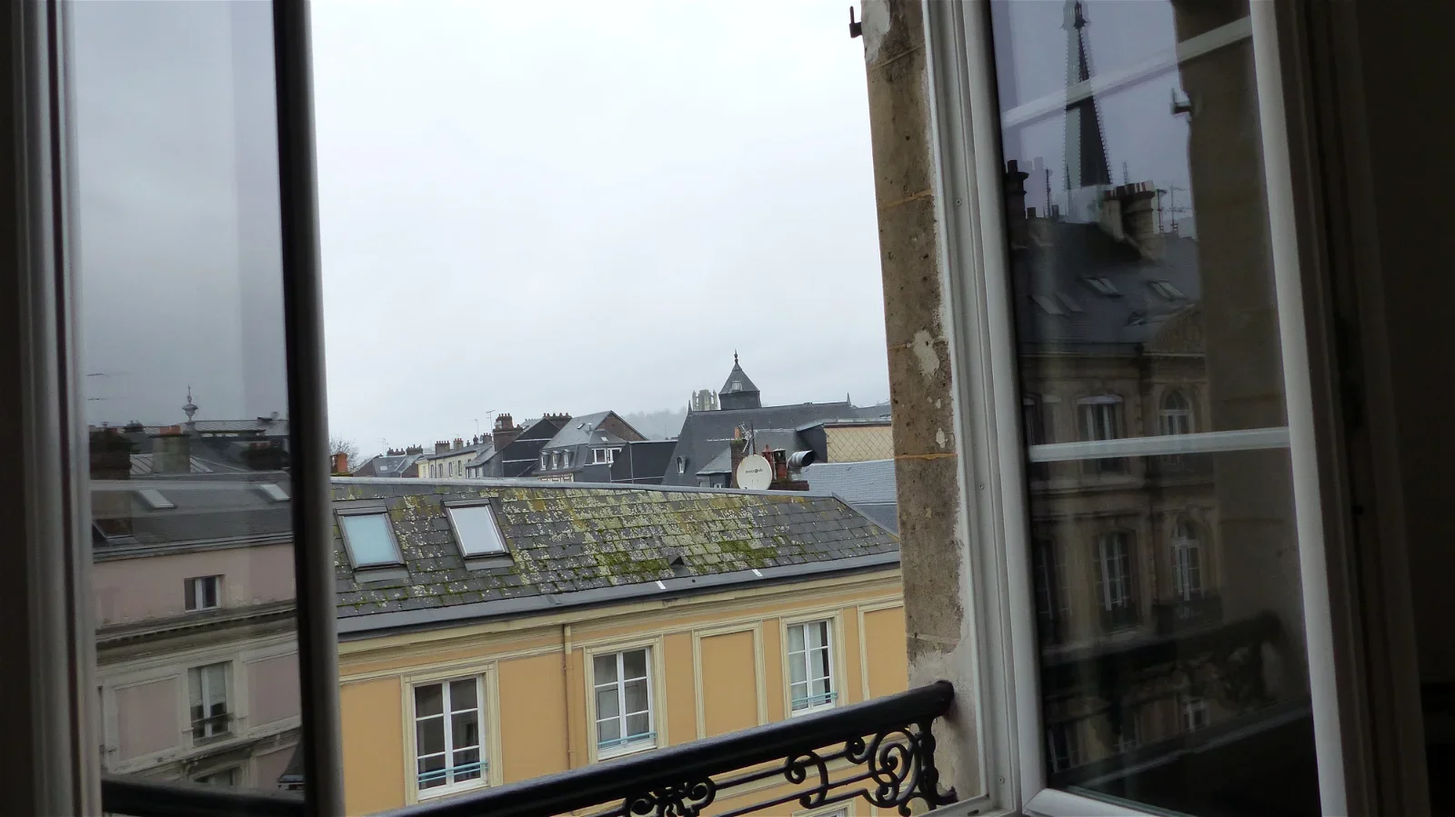 Room Rue Saint-Nicolas in Rouen