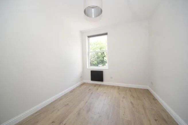 Flat Gladbeck Way in Greater London
