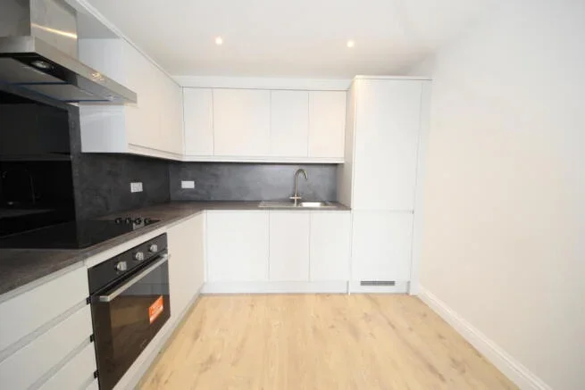 Flat Gladbeck Way in Greater London