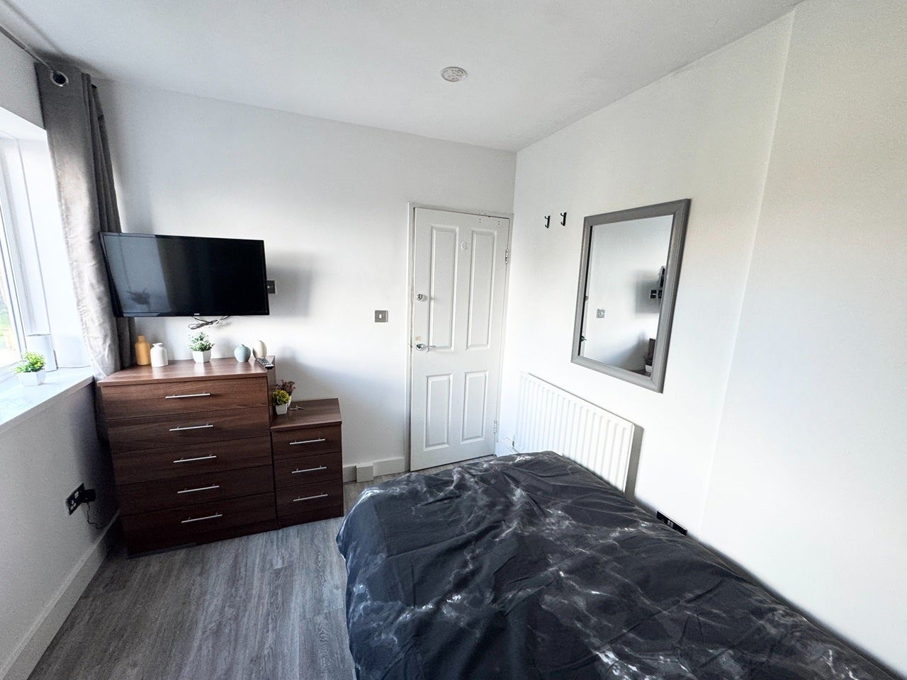 Room Cortis Road in Greater London
