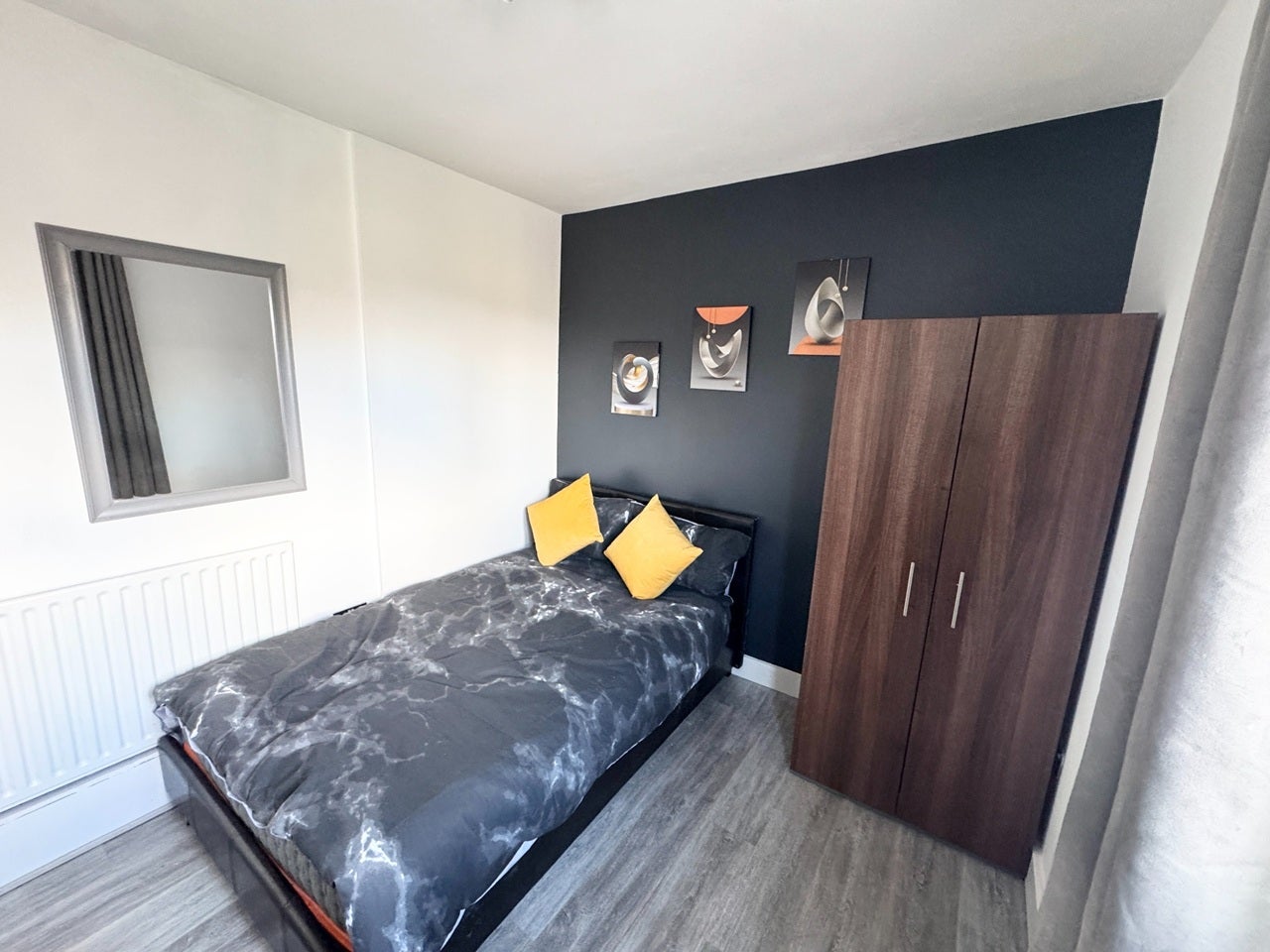 Room Cortis Road in Greater London