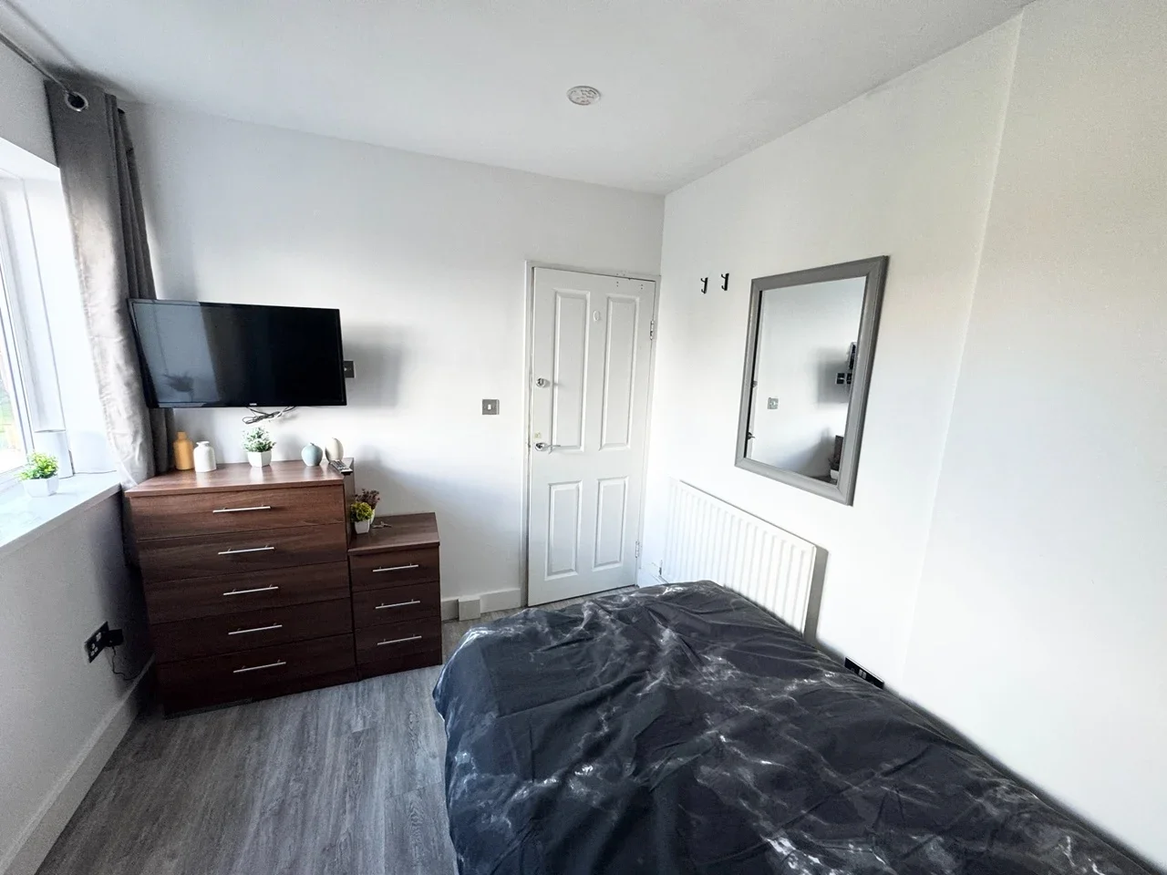 Room Cortis Road in Greater London