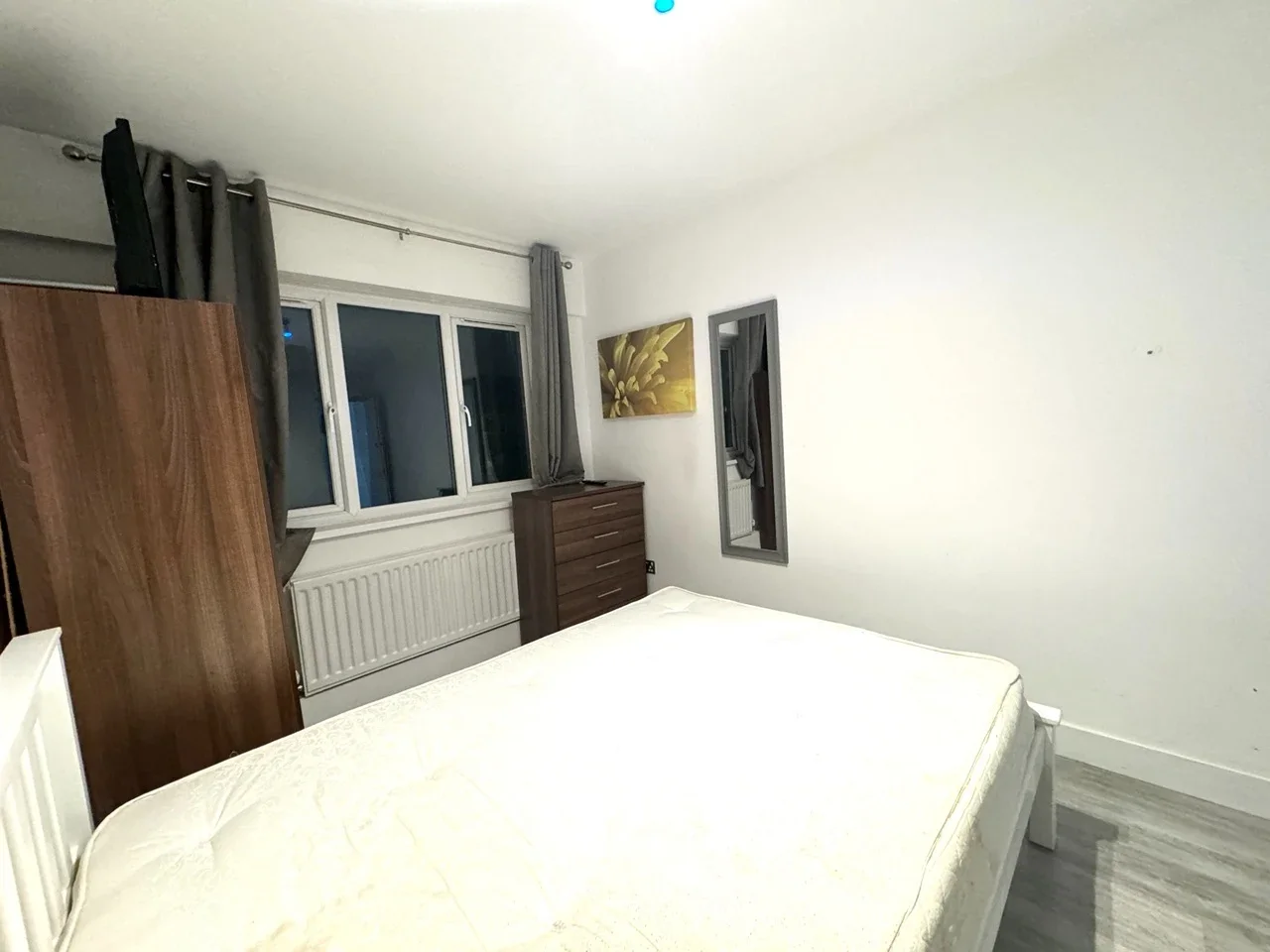 Room Cortis Road in Greater London