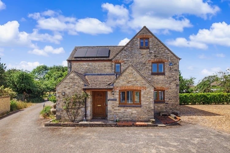 House Heath Farm Lane in West Oxfordshire