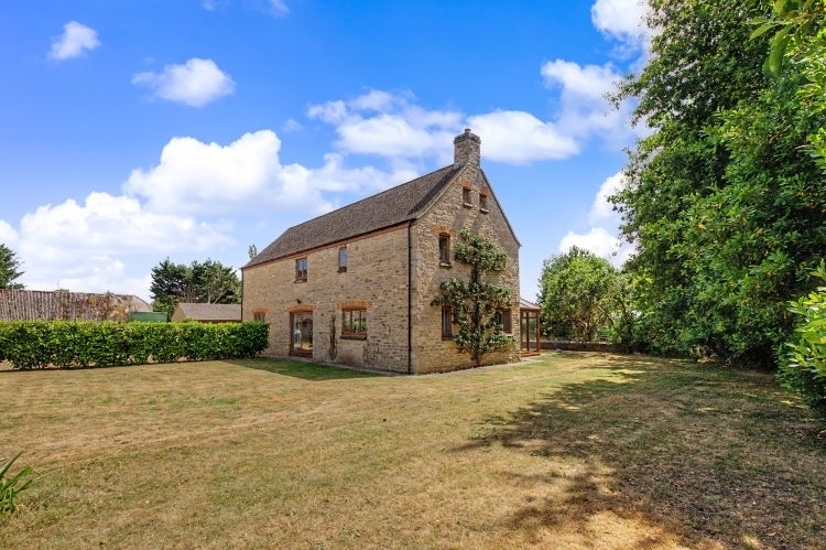 House Heath Farm Lane in West Oxfordshire