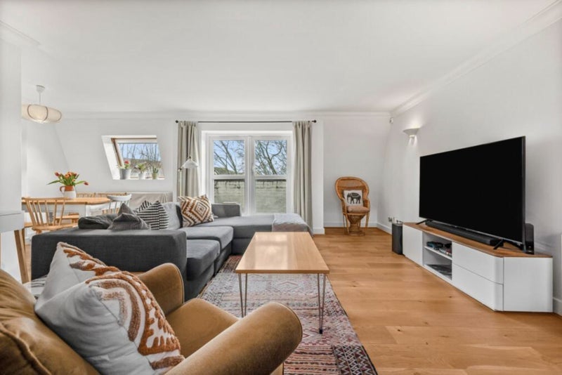 Flat Melville Place in Greater London