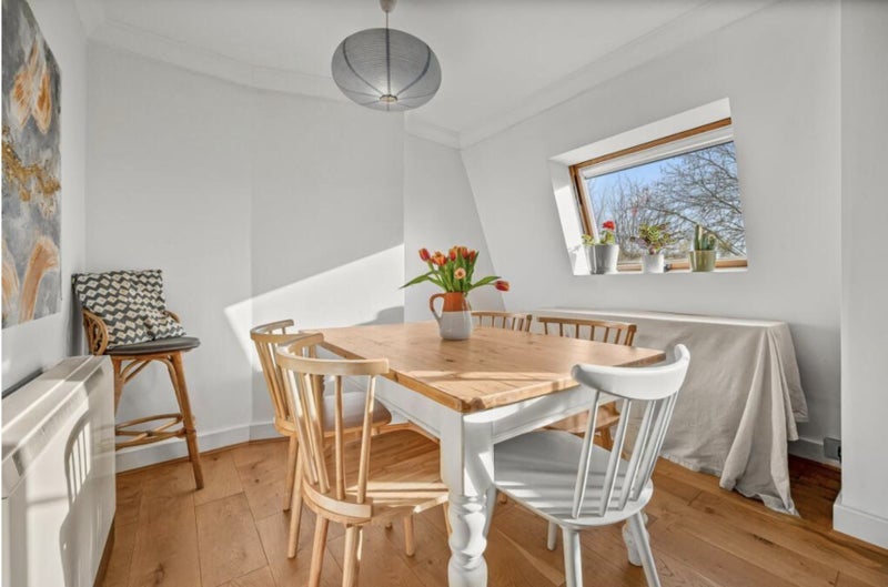 Flat Melville Place in Greater London