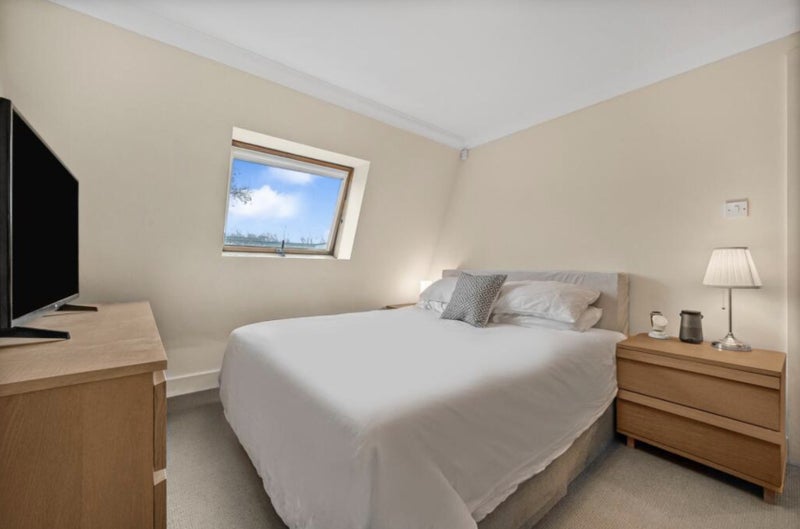Flat Melville Place in Greater London