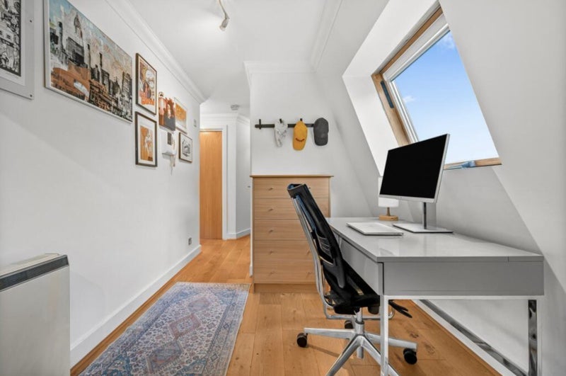 Flat Melville Place in Greater London