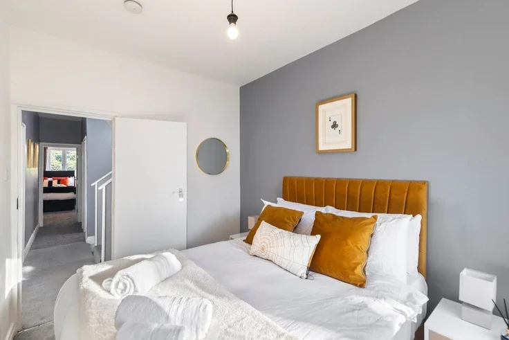 House Alba Gardens in Greater London