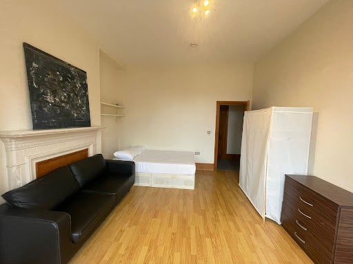 Room Elgin Avenue in City of Westminster