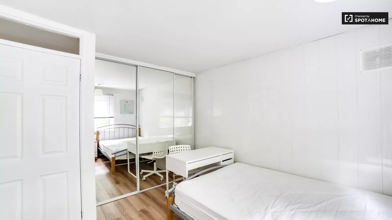 Room Barnby Square in Greater London