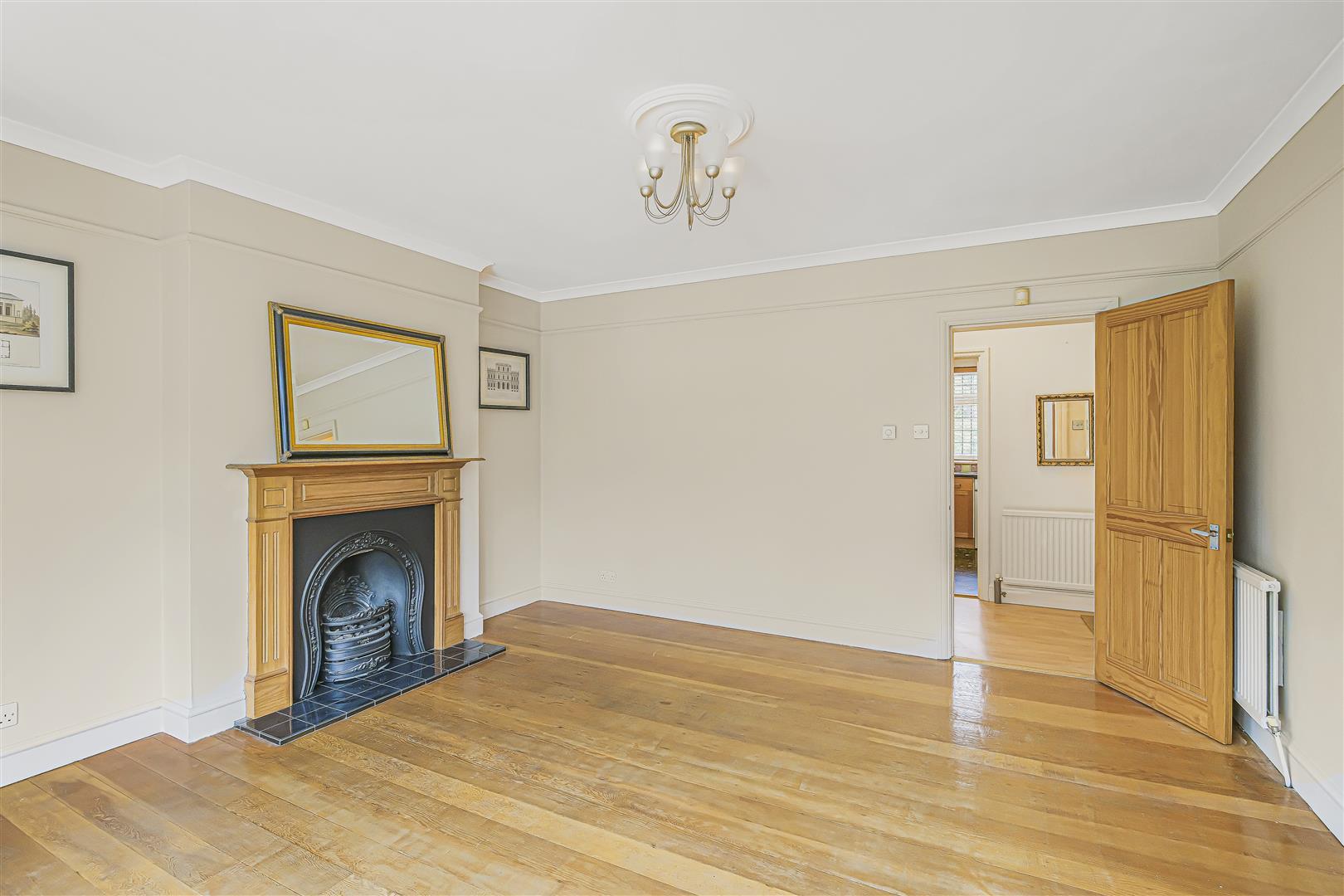 Flat Victory Road in Greater London