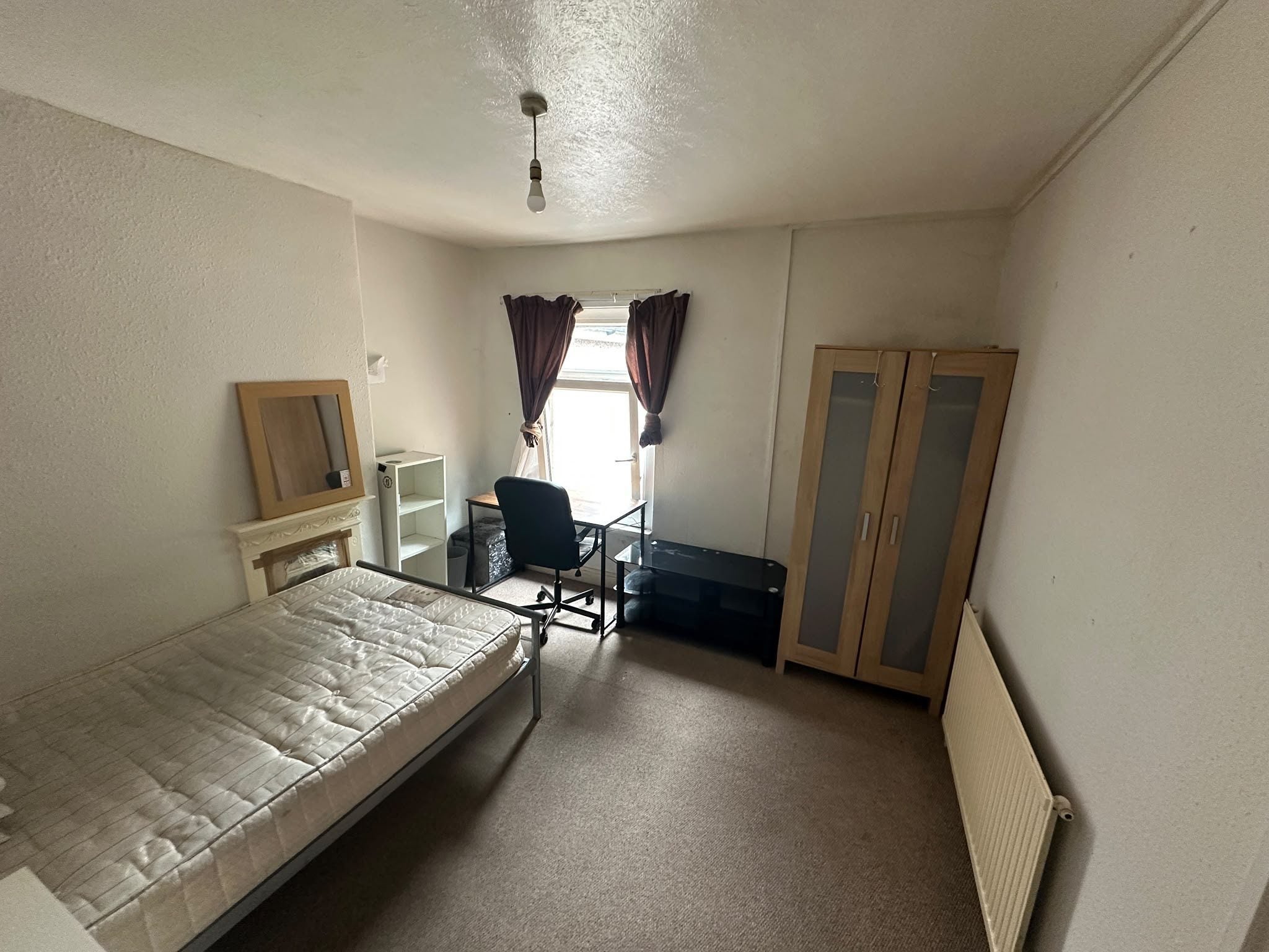 Room King Street in Pontypridd