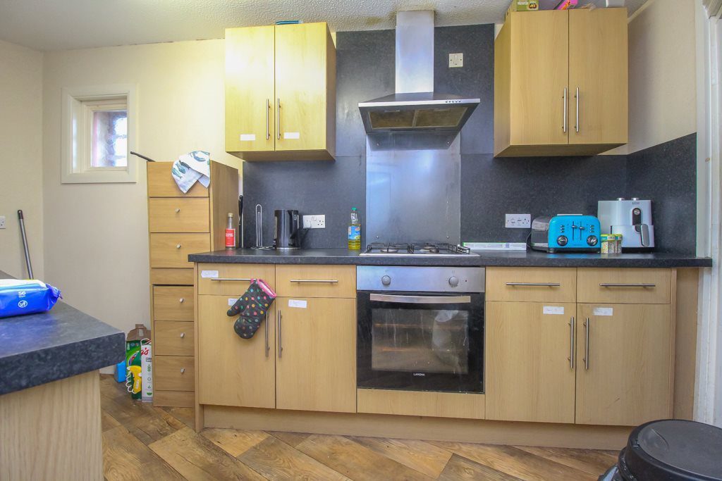Room King Street in Pontypridd