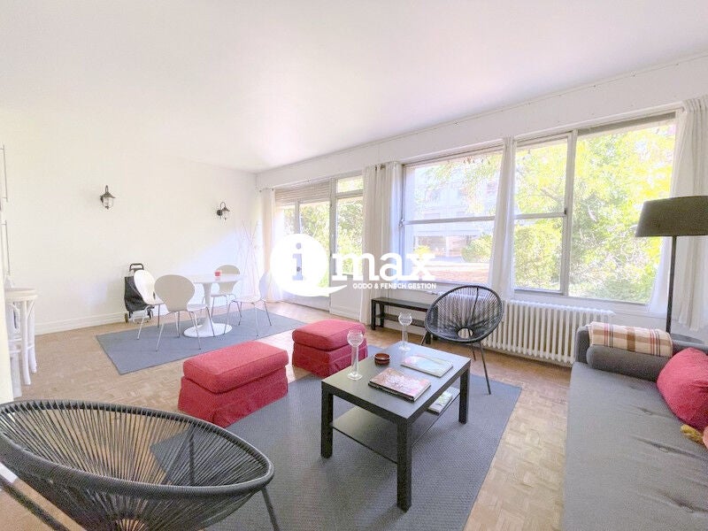 Flat Avenue Sainte-Foy in Neuilly-sur-Seine