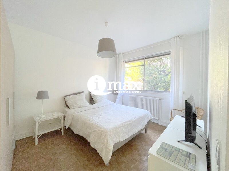 Flat Avenue Sainte-Foy in Neuilly-sur-Seine