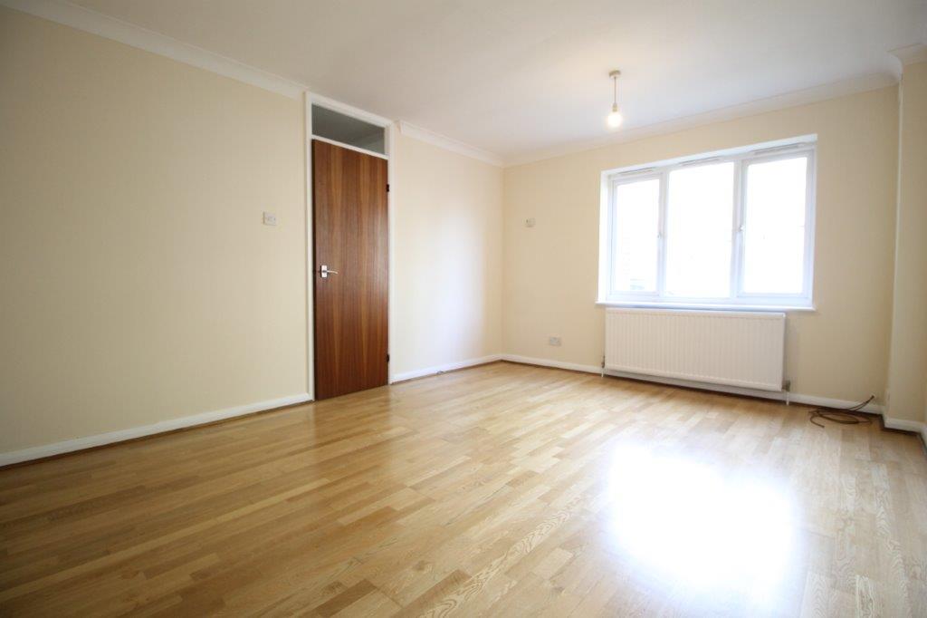Flat Woodlands Road in Greater London
