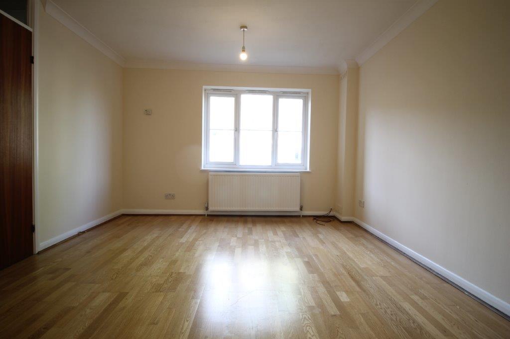Flat Woodlands Road in Greater London