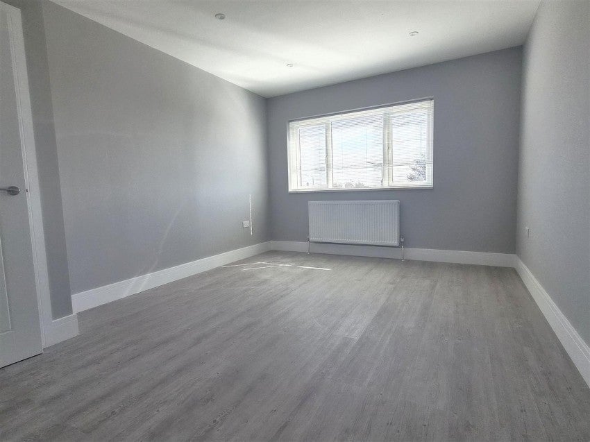 Flat Ron Green Court in Greater London