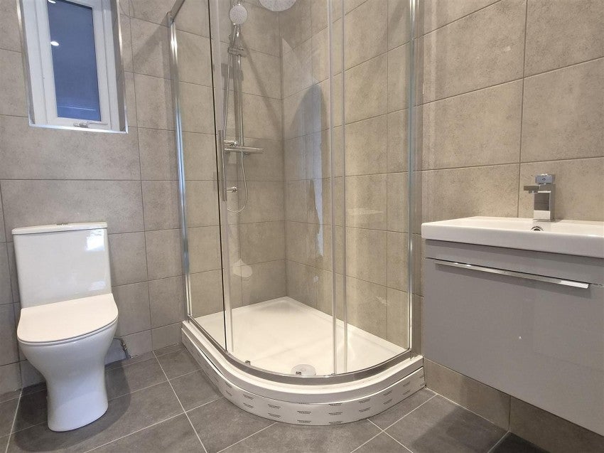 Flat Bexley Road in Greater London