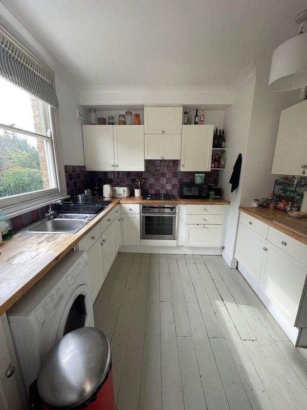 Room Dunsmure Road in Greater London