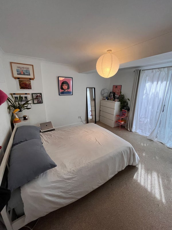 Room Dunsmure Road in Greater London
