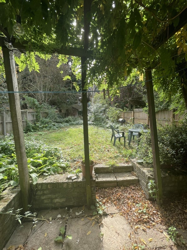 Room Dunsmure Road in Greater London